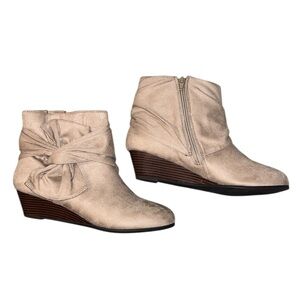 Comfortview Inez Bootie Women’s 9W Faux Suede Twist Wrap Ankle Boot